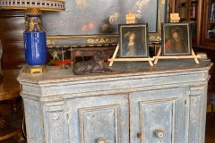 Cortonantiquaria_Credenza_toscana_laccatura_originale