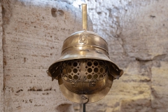 Gladiatori_Mostra-Colosseo_Elmo-di-gladiatore-Murmillo_copia-da-British-Museum-Parco-archeologico-del-Colosseo-scaled