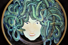 Retrosi-Piatto-con-Medusa-1
